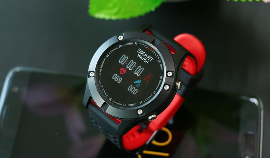 Νο.1 Αποκαλύπτει το No.1 F5 Smartband με ενσωματωμένο GPS + 25 ημέρες αναμονής